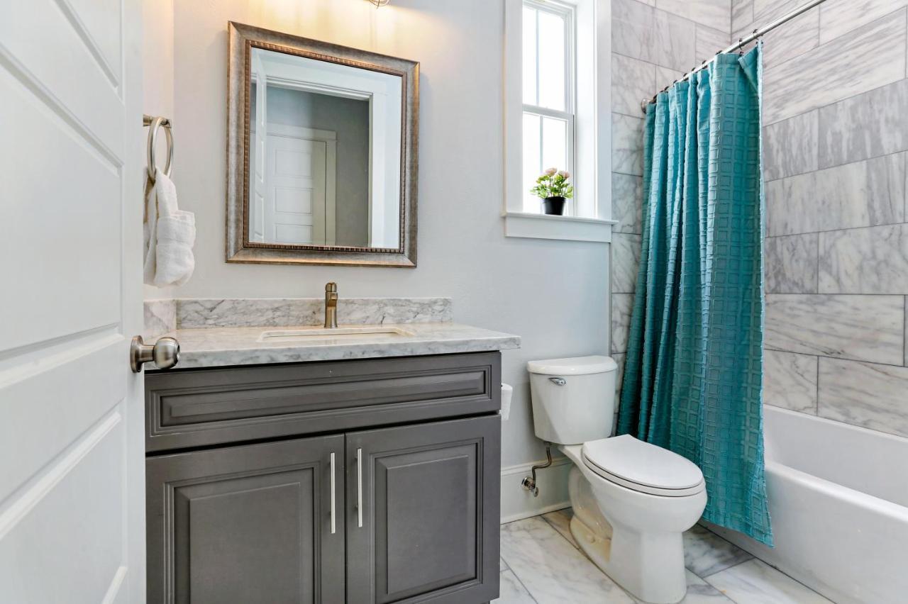 Hosteeva Amazing 4 Bedroom Modern Condo With Balcony Near Frnch Quarter New Orleans Exterior photo